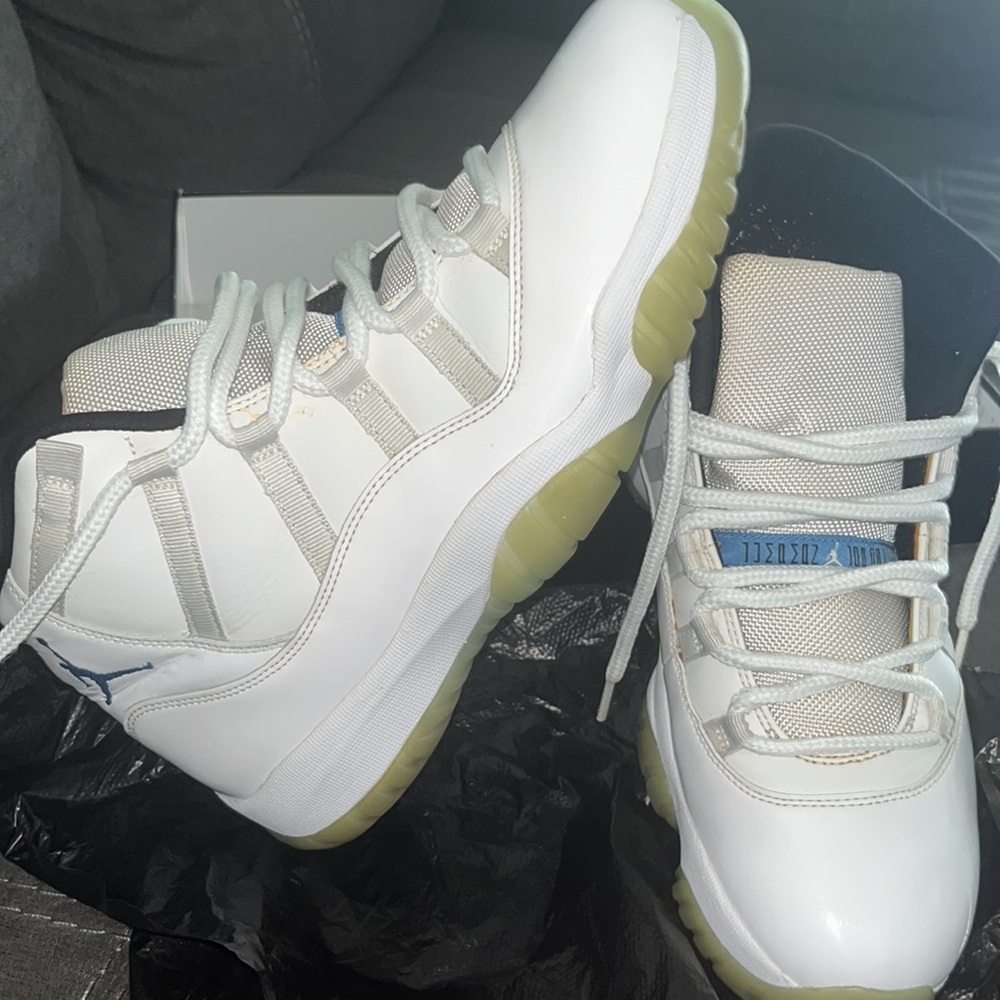 Air Jordan 11 Retro 'Columbia' - White - Size 10 - Preowned Condition